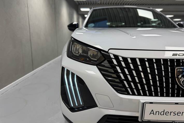 Hvid Peugeot e-2008 fra 2024