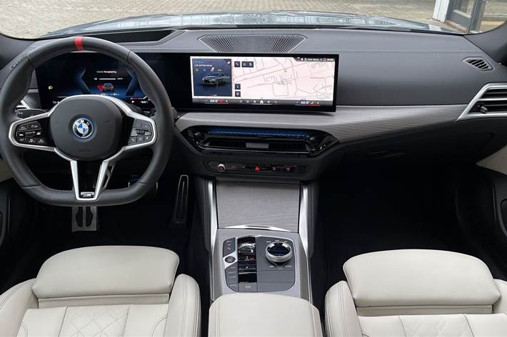 Grøn BMW i4 fra 2025