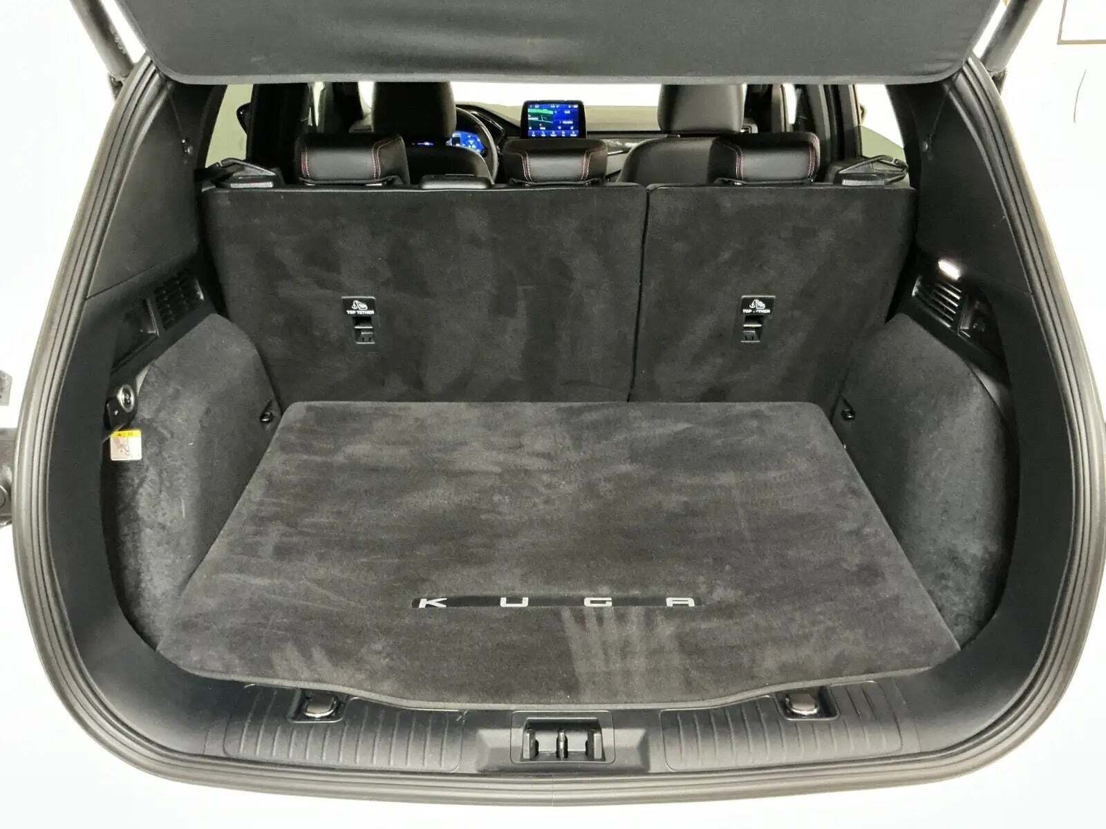 Hvid Ford Kuga fra 2021