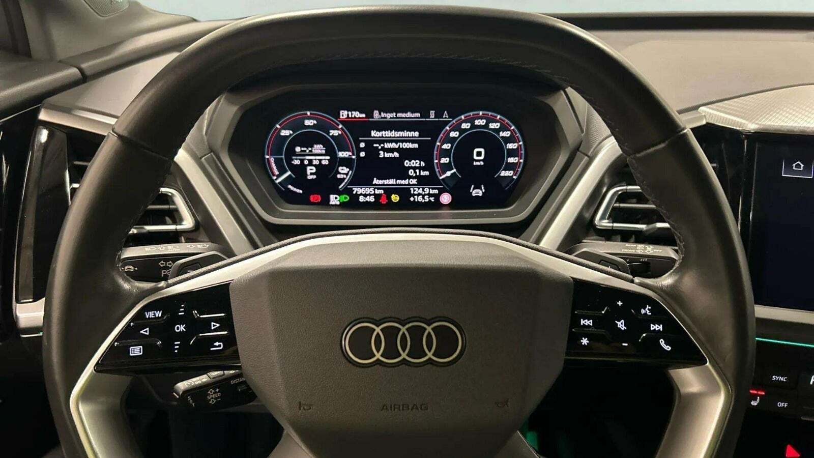 Grå Audi Q4 e-tron fra 2022