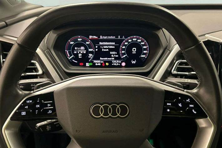 Grå Audi Q4 e-tron fra 2022