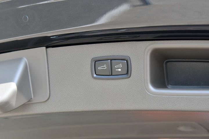 Sort Porsche Macan Turbo fra 2015