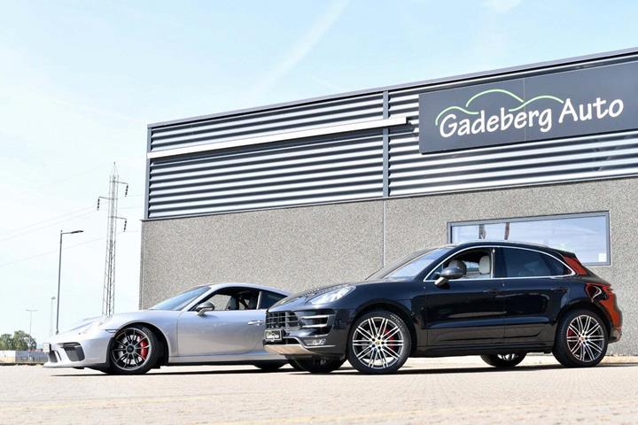 Sort Porsche Macan Turbo fra 2015