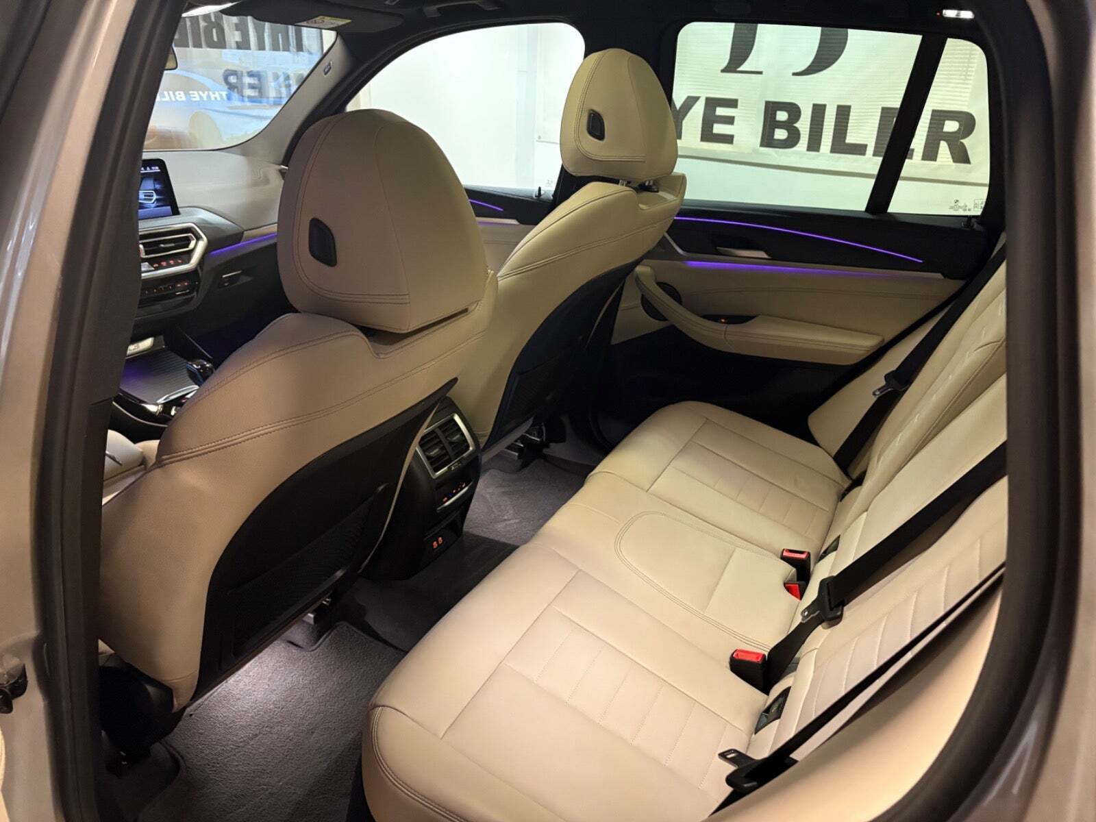 Orange BMW iX3 fra 2022