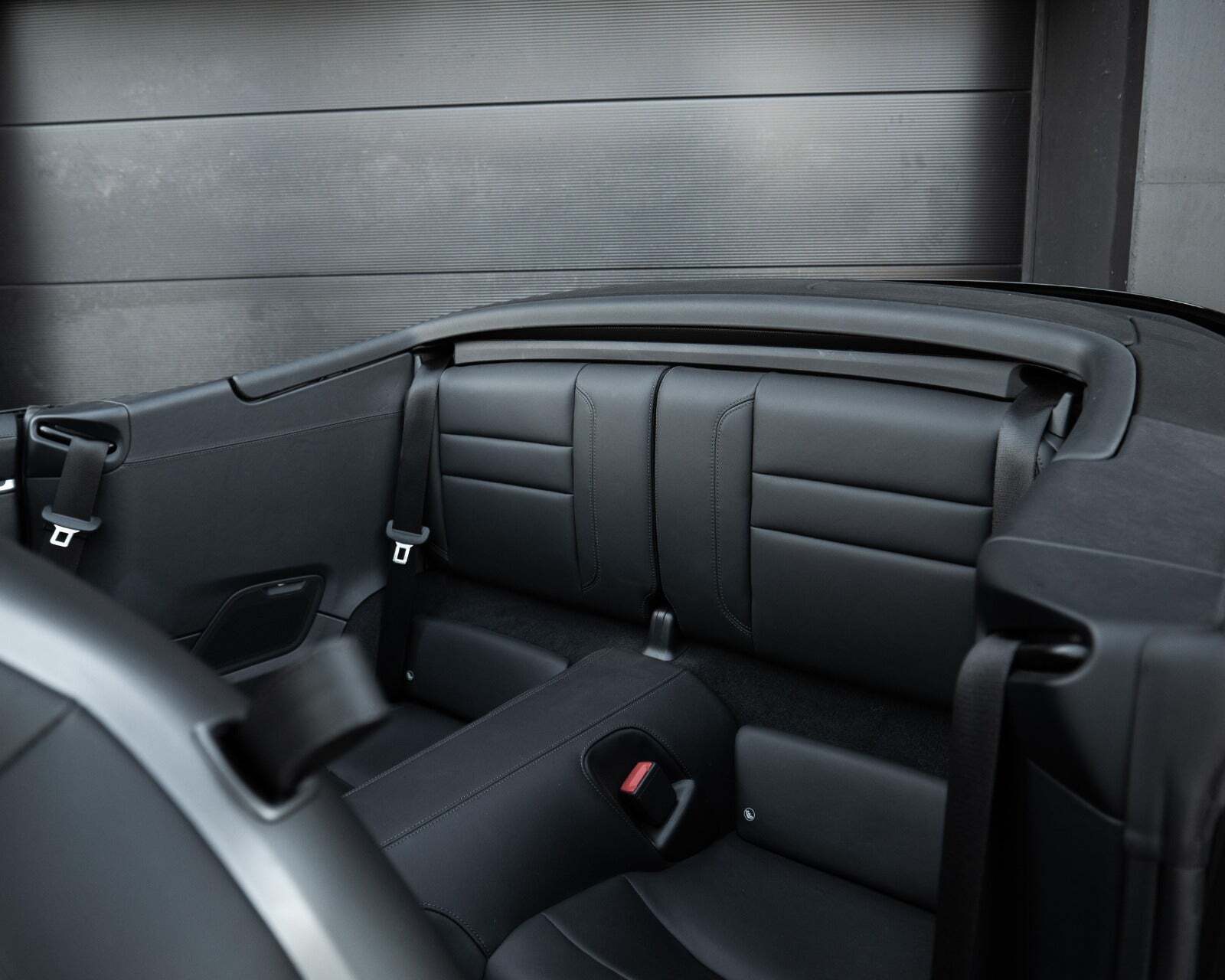 Sort Porsche 911 Carrera 4S fra 2019