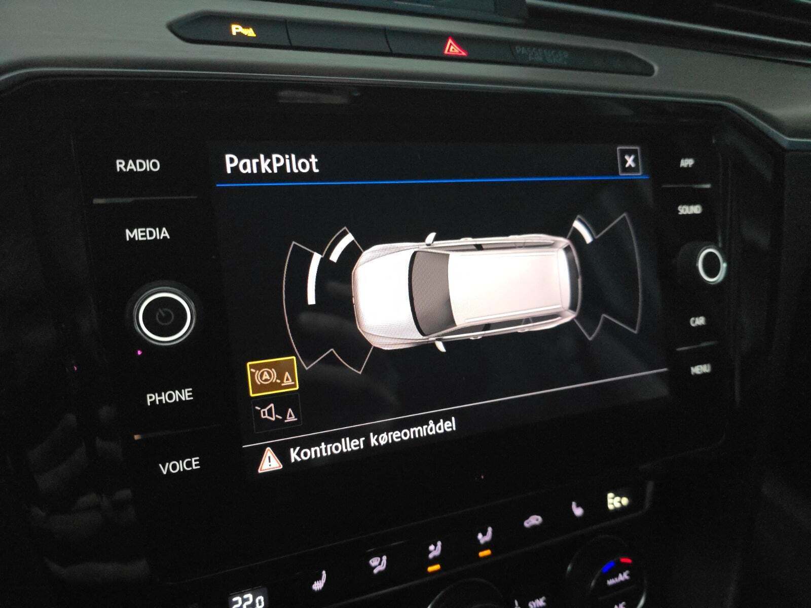 Blå VW Passat fra 2018