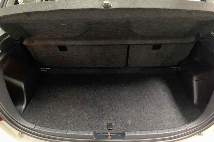 Hvid Toyota Yaris fra 2015