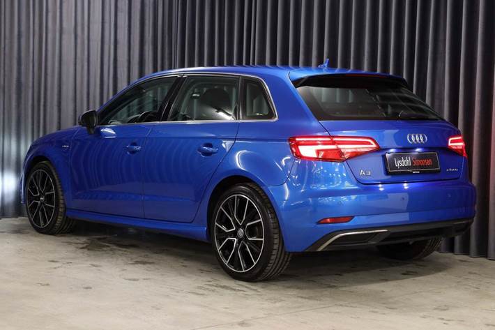 Blå Audi A3 fra 2018
