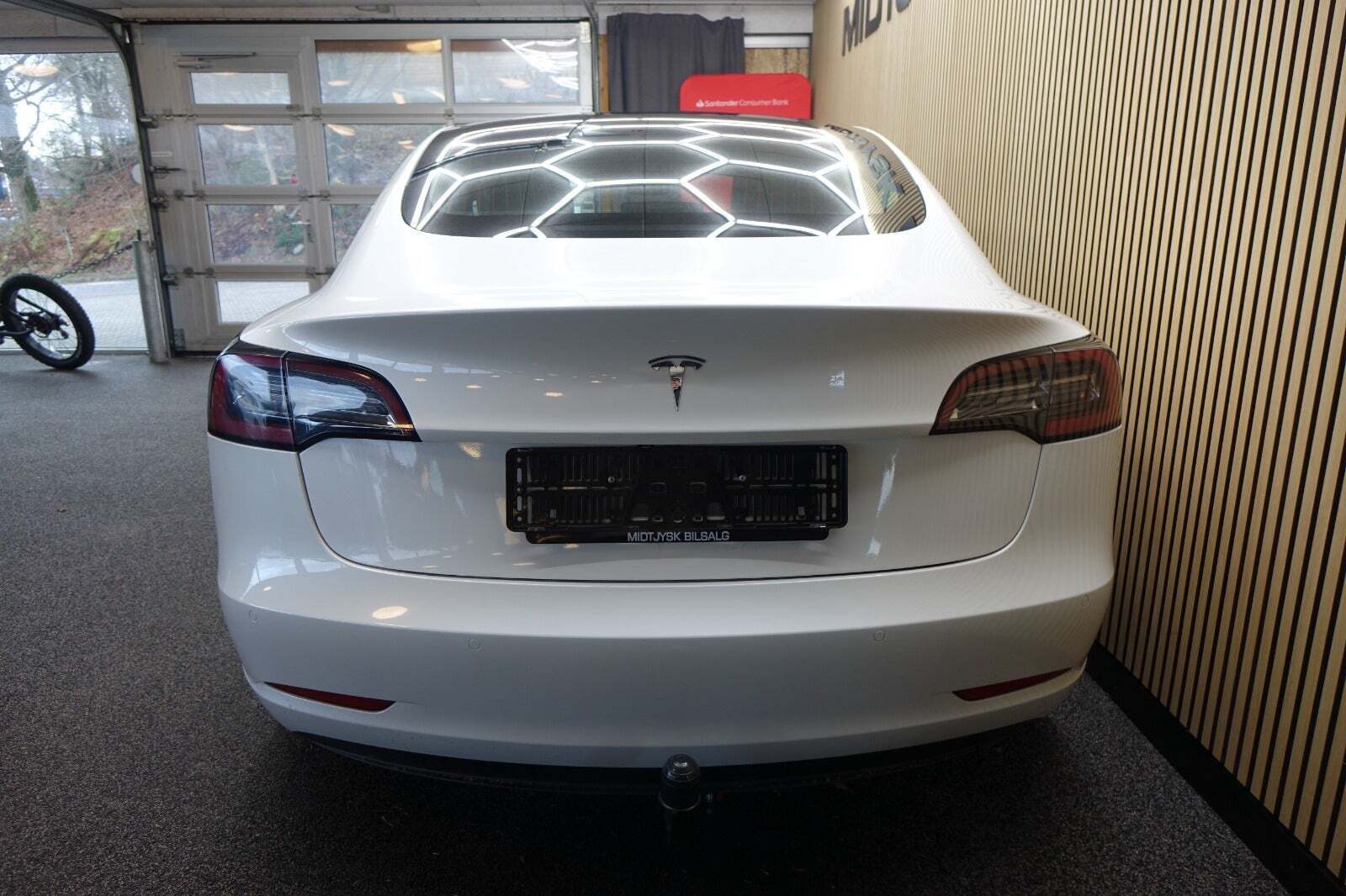 Hvid Tesla Model 3 fra 2020