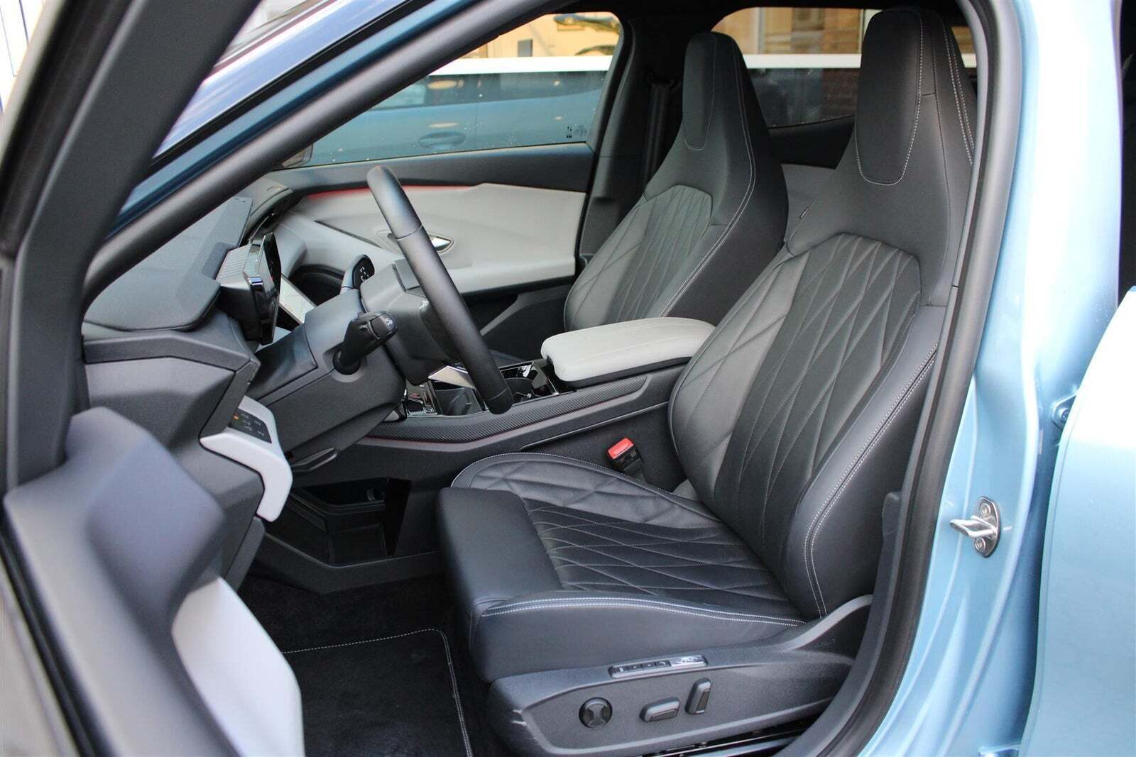 Ford Explorer 84 Premium Extended Range AWD