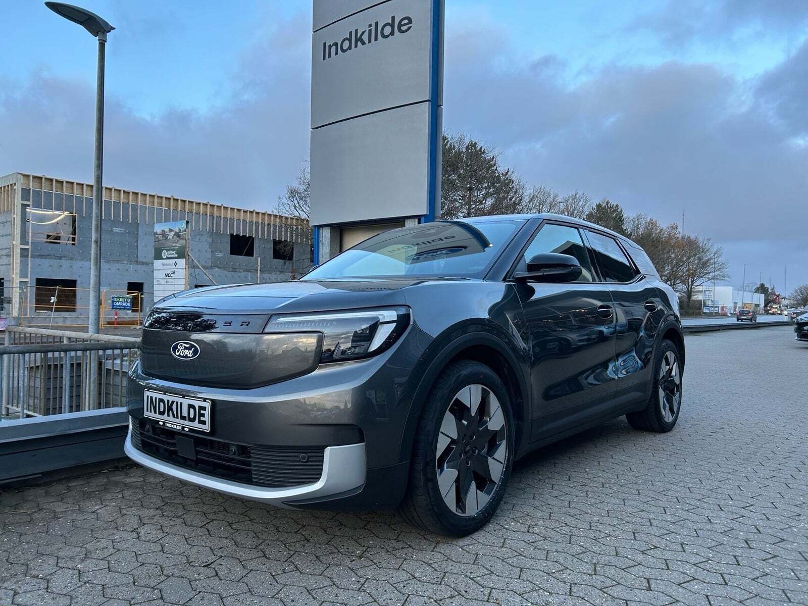 Ford Explorer 82 Premium Extended Range