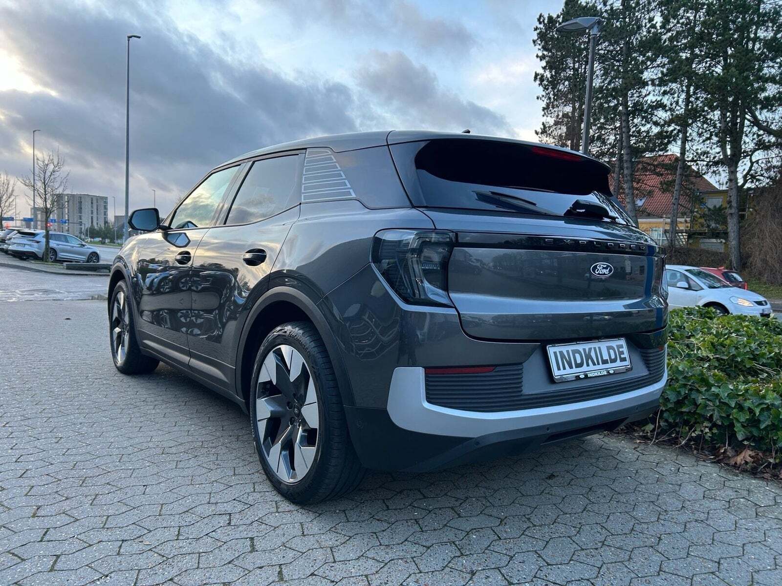 Ford Explorer 82 Premium Extended Range