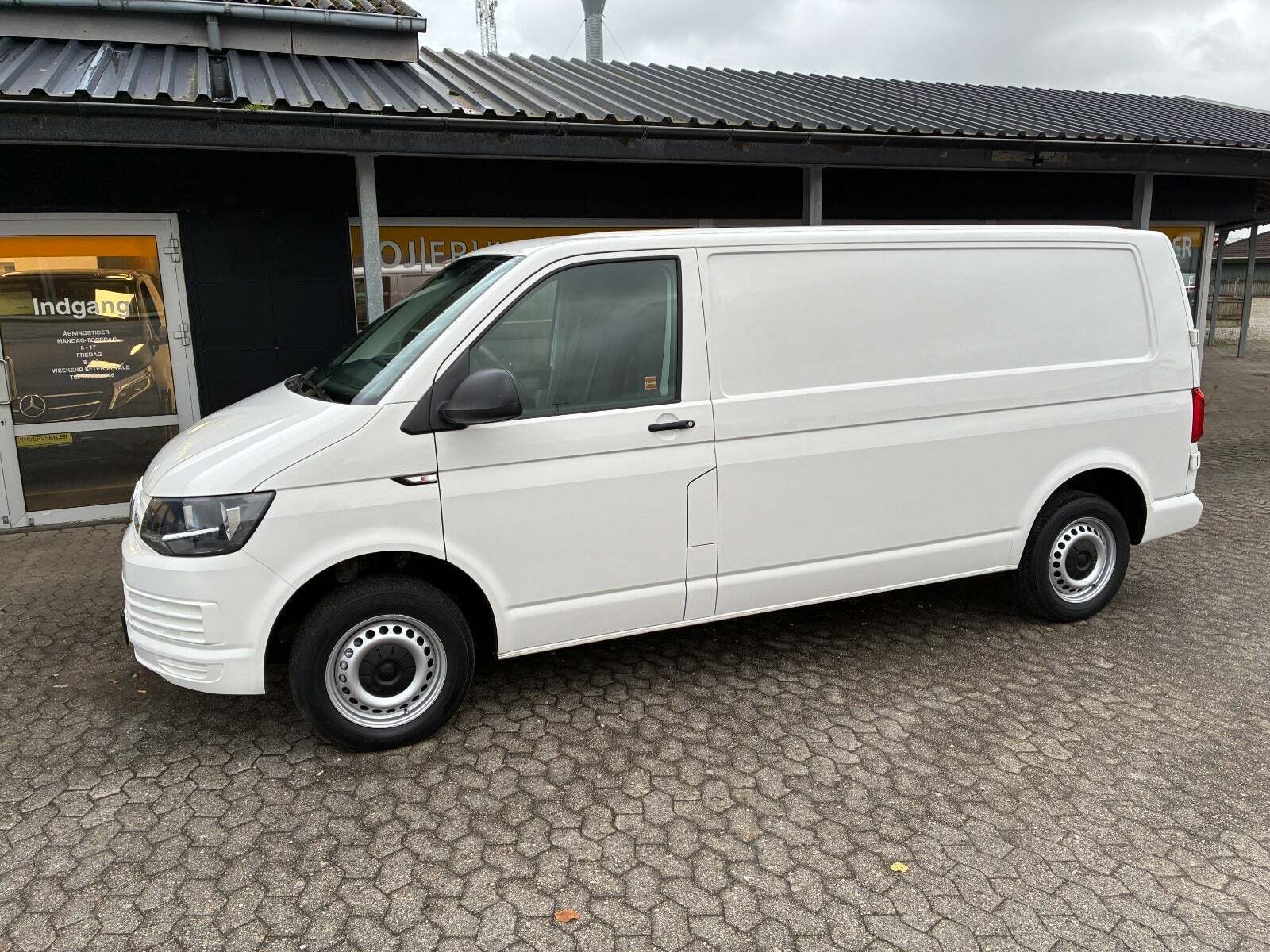 VW Transporter 2,0 TDi 102 Kassevogn lang