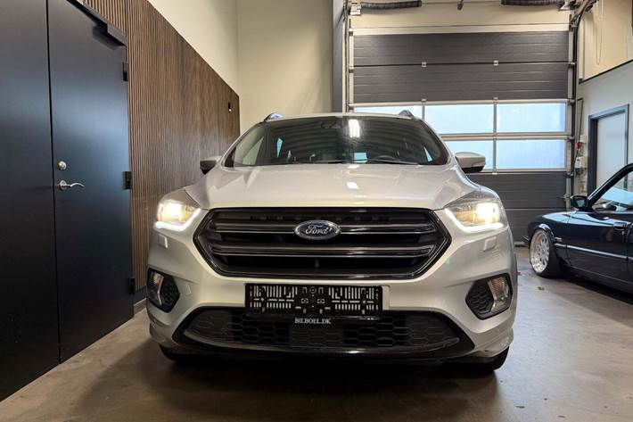 Sølv Ford Kuga fra 2018