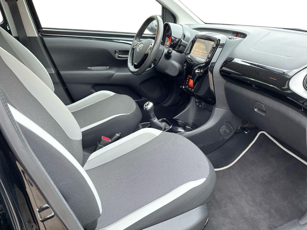 Sort Toyota Aygo fra 2014