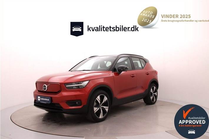Rød Volvo XC40 fra 2021 set udefra