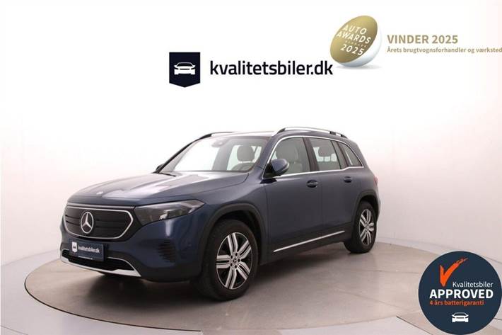Blå Mercedes EQB 300 fra 2024 set udefra