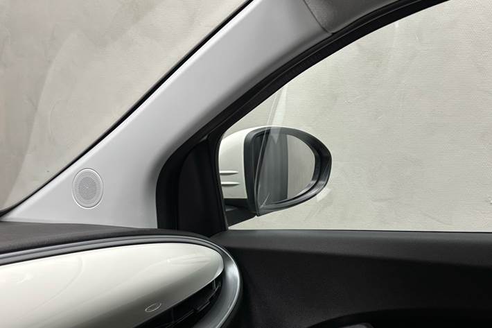 Hvid Fiat 500e fra 2023