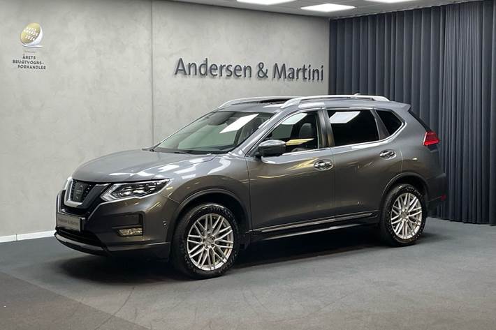 Sølv Nissan X-Trail fra 2018 set udefra