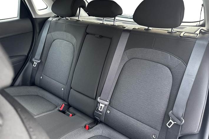 Sølv Hyundai Kona fra 2022