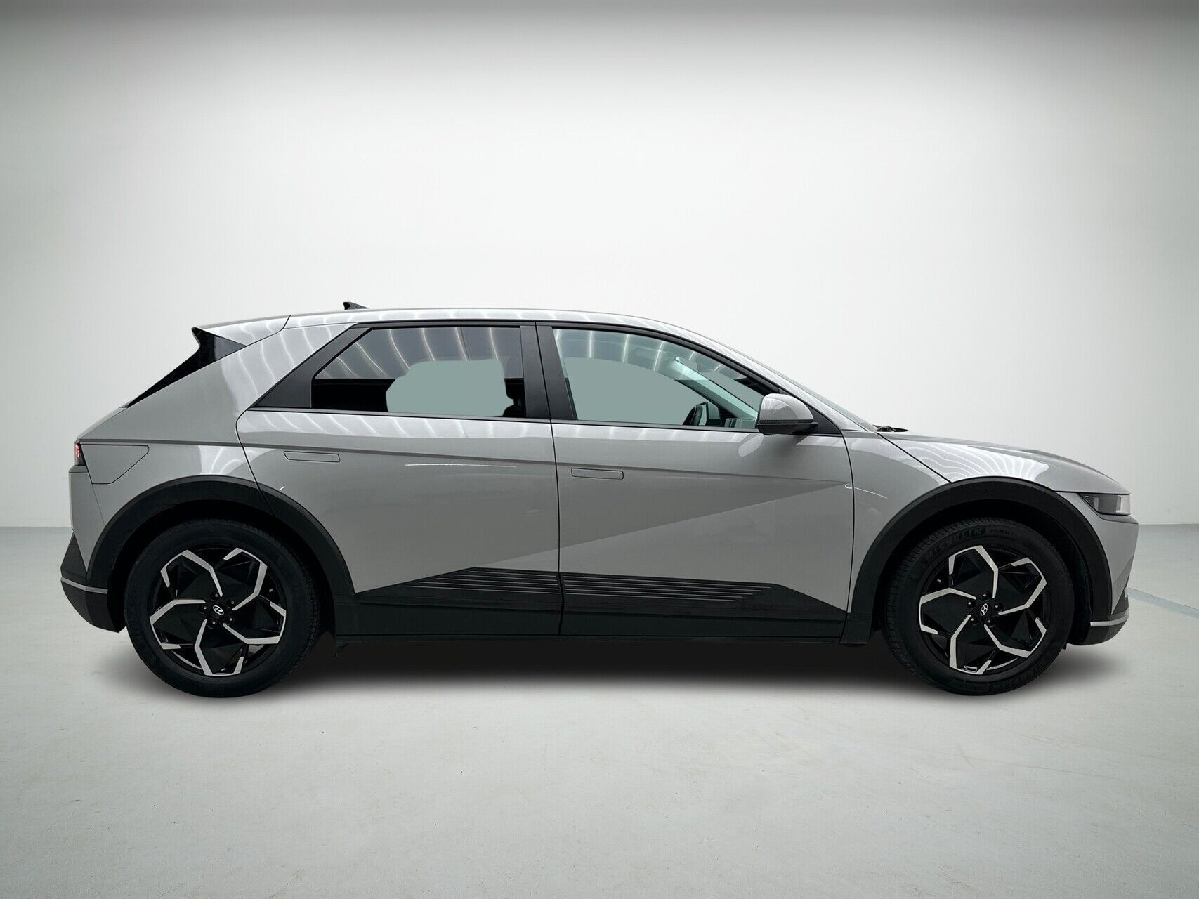 Hyundai Ioniq 5 Electric 77,4 kWh Essential 229HK 5d Aut.