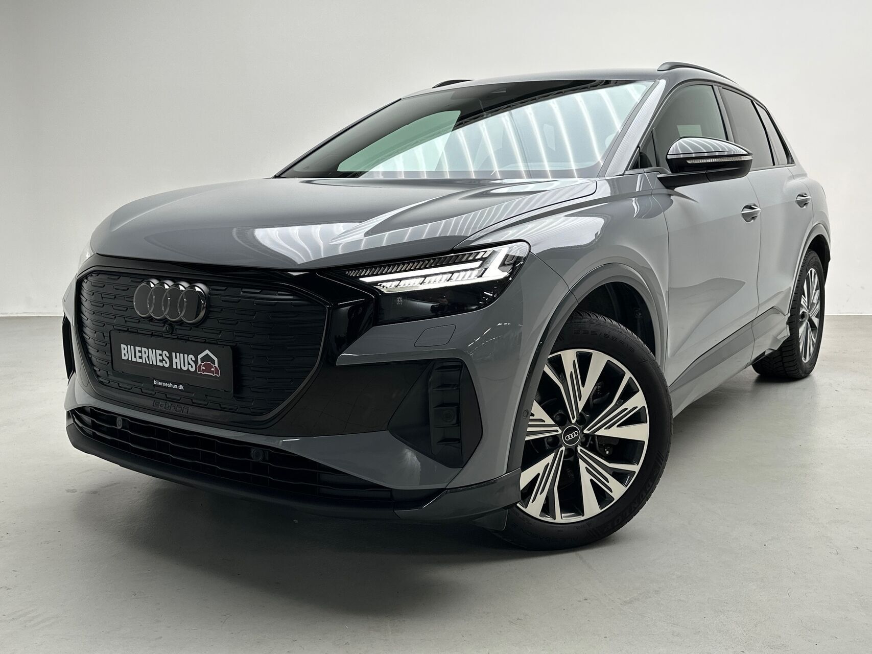 Grå Audi Q4 fra 2022