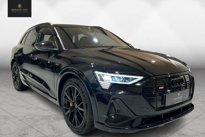 Sort Audi e-tron fra 2022 set udefra