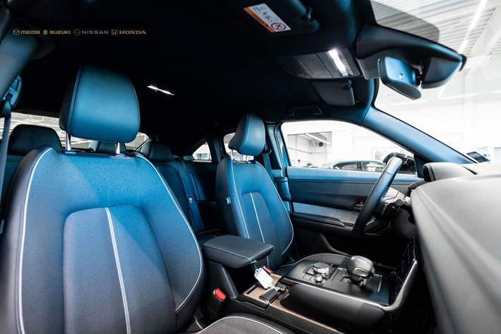 Grå Mazda MX-30 fra 2024