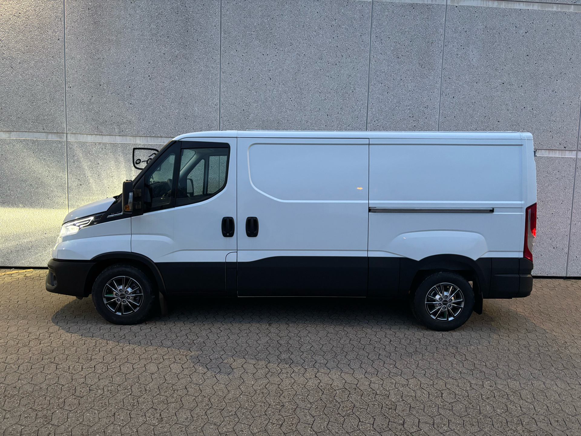 Iveco Daily 3,0 35S18 9m3 D 180HK Van 8g Aut.
