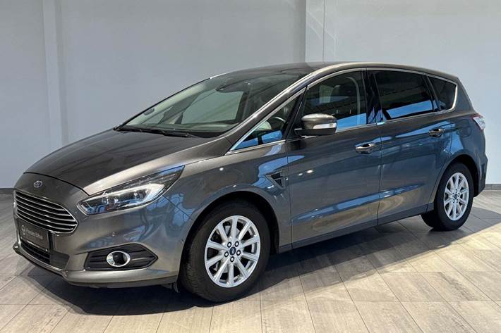 Grå Ford S-MAX fra 2019 set udefra