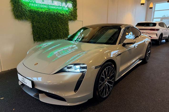 Grå Porsche Taycan Turbo fra 2020 set udefra