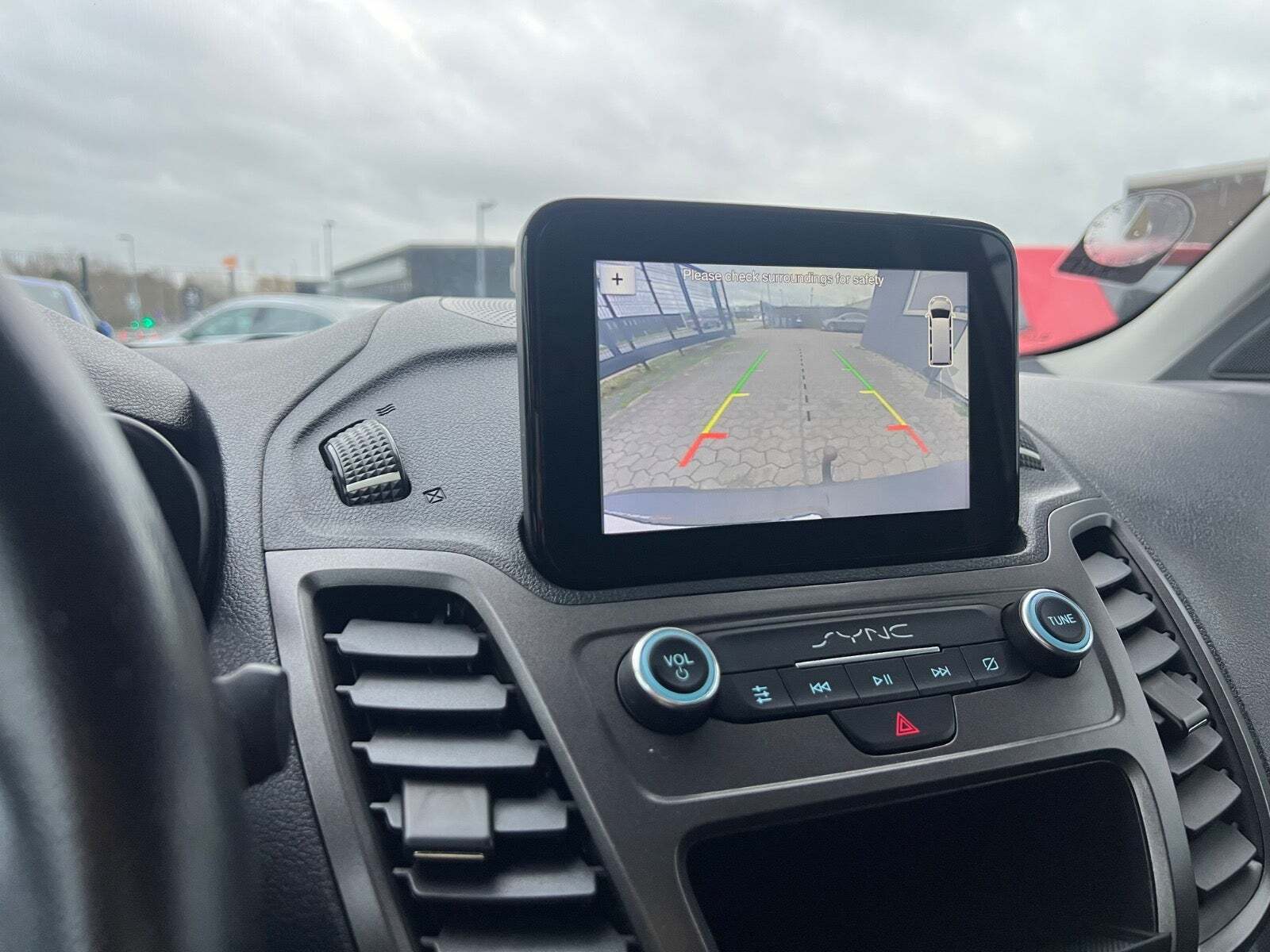 Grå Ford Transit Connect fra 2018