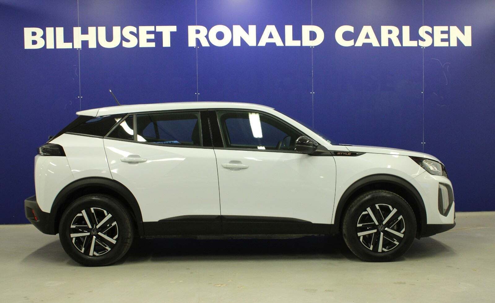 Hvid Peugeot e-2008 fra 2025