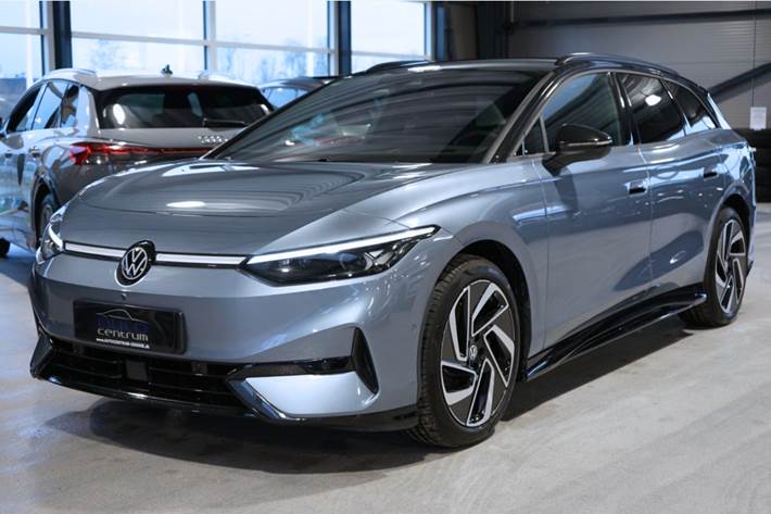 Blå VW ID.7 fra 2025 set udefra