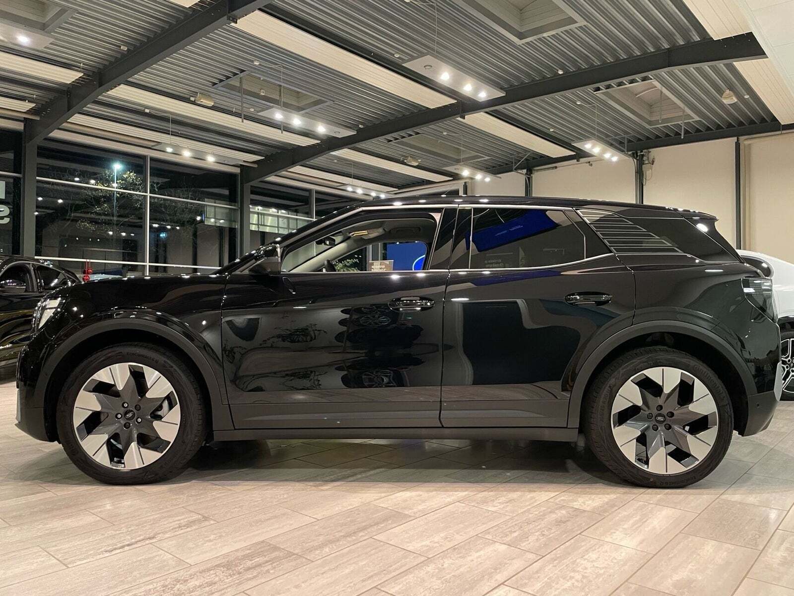 Ford Explorer 82 Premium Extended Range