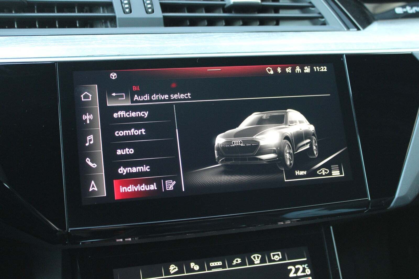 Grå Audi e-tron fra 2022