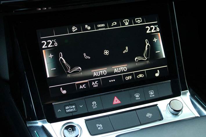 Grå Audi e-tron fra 2022