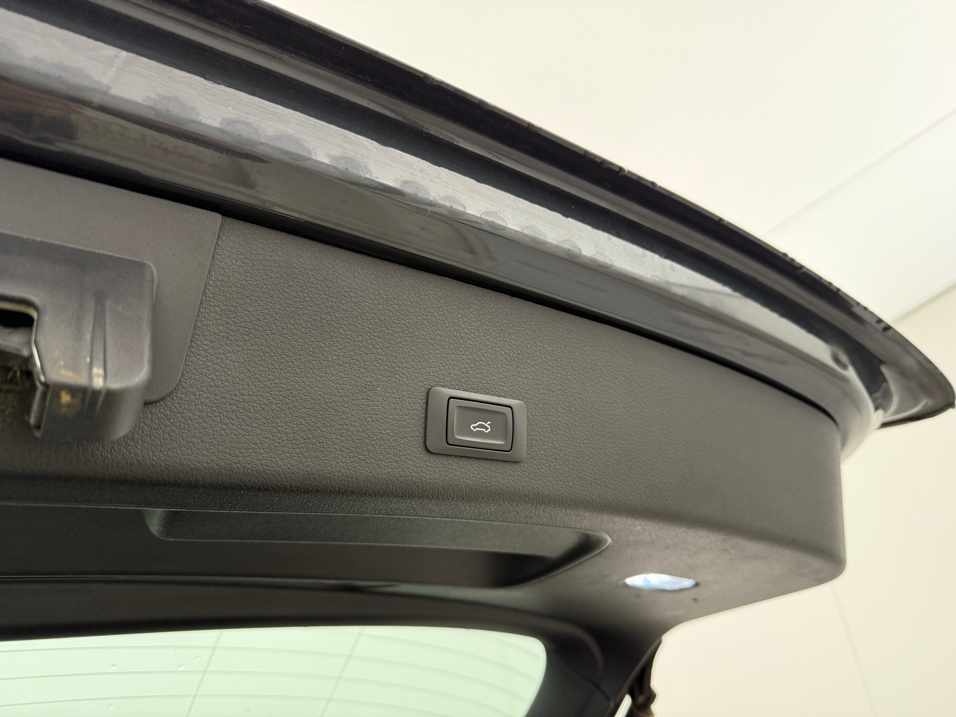 Grå Audi e-tron fra 2020