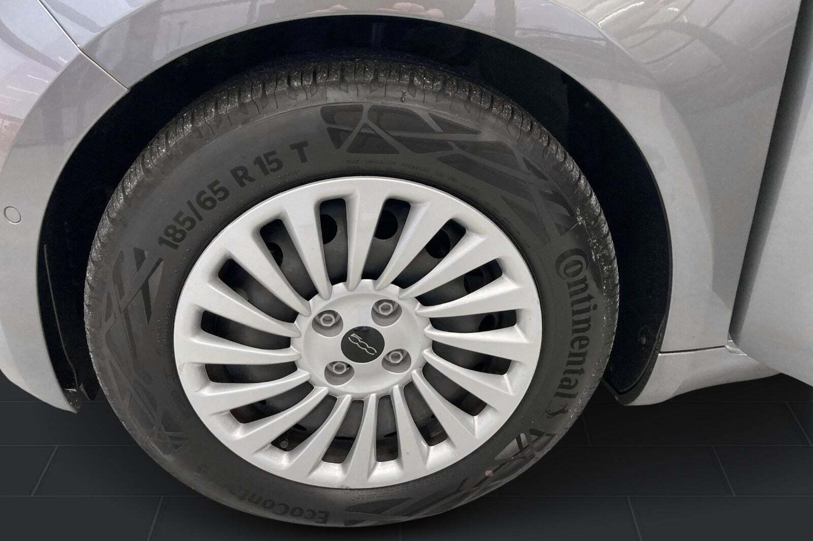 Grå Fiat 500e fra 2023