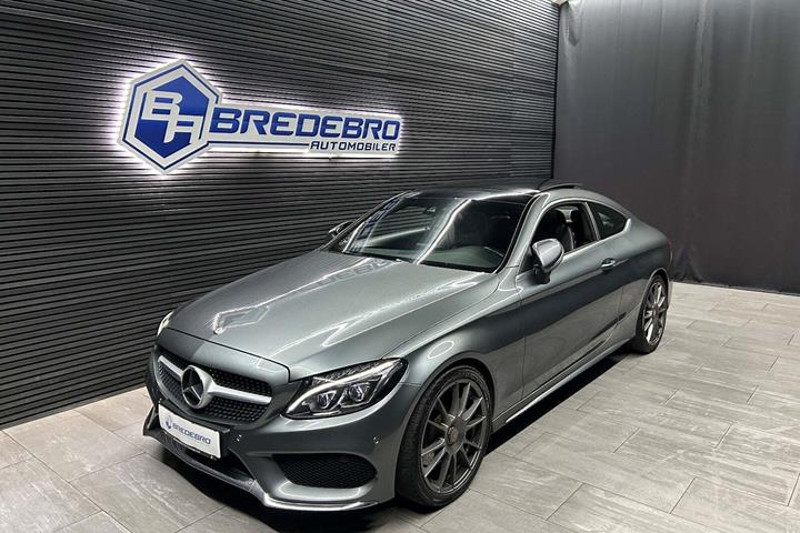 Grå Mercedes C250 fra 2016 set udefra