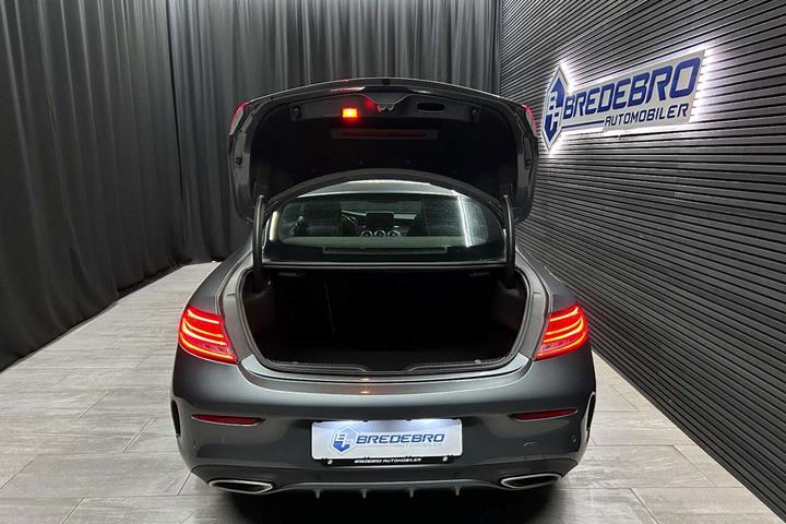 Grå Mercedes C250 fra 2016 set udefra