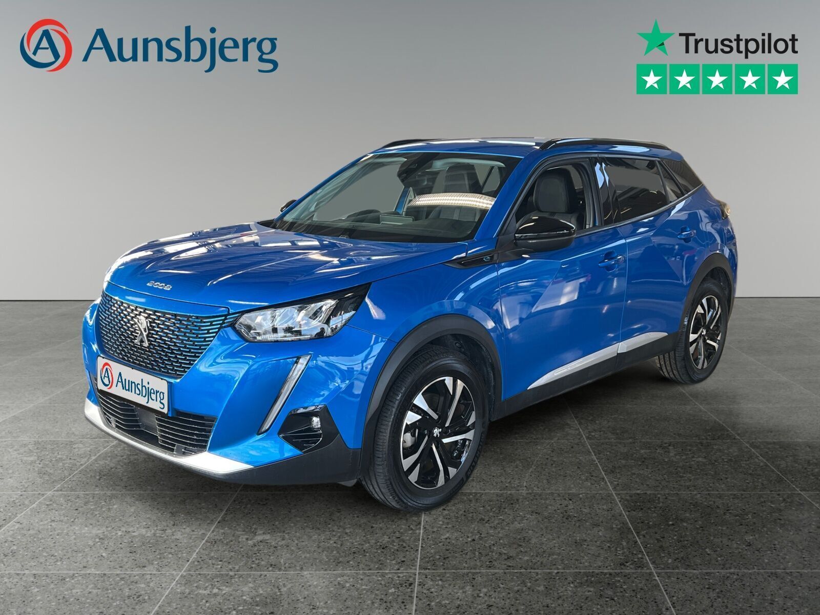 Blå Peugeot e-2008 fra 2022