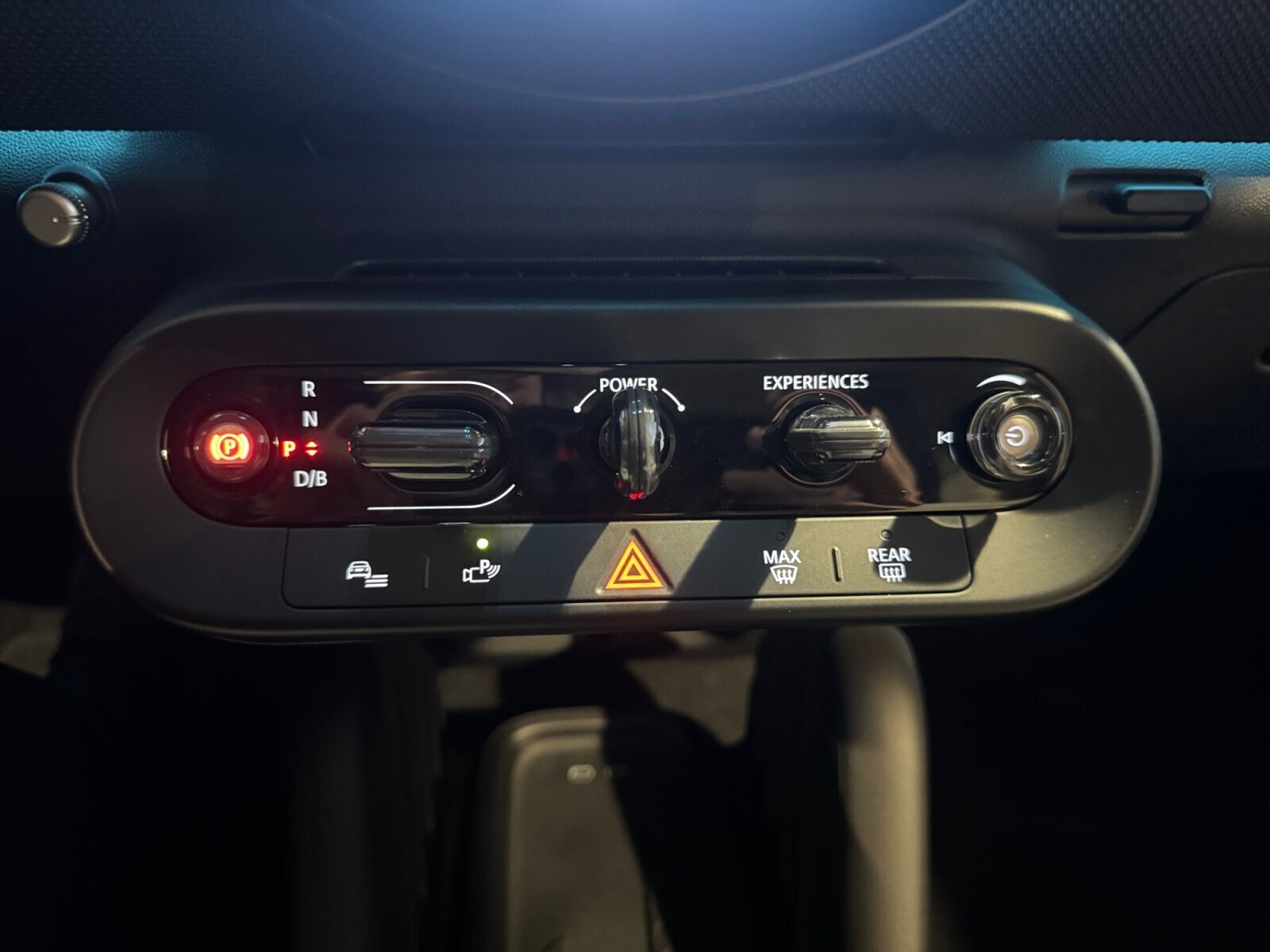 Sølv Mini Cooper E fra 2024