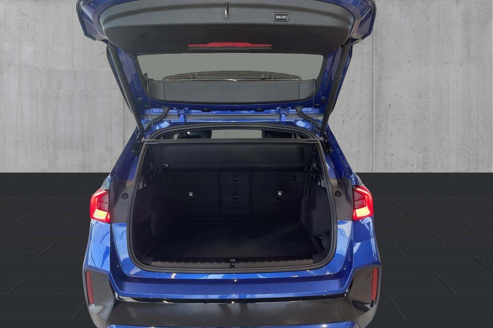 Blå BMW iX1 fra 2025