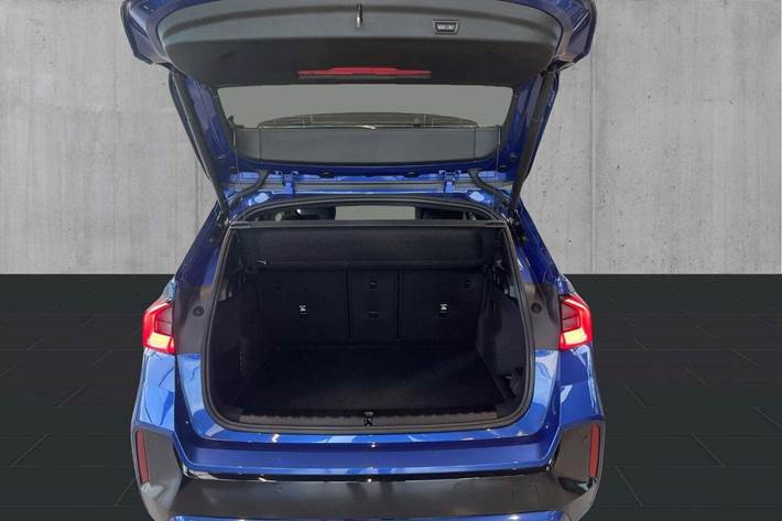 Blå BMW iX1 fra 2025