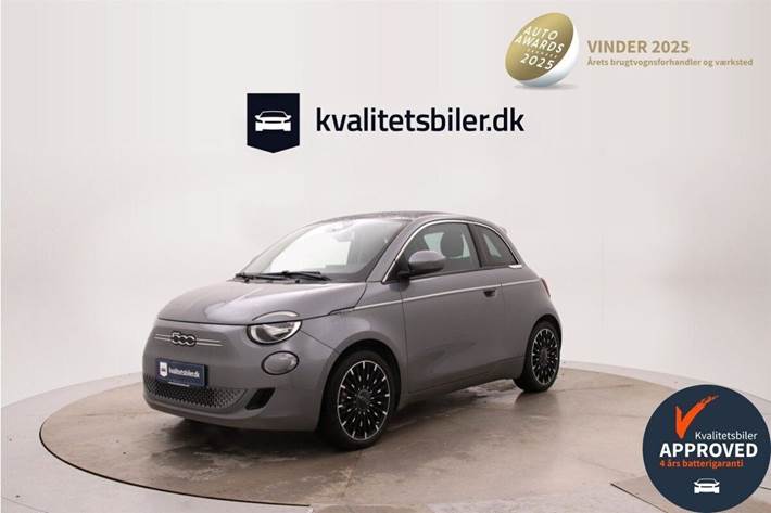 Grå Fiat 500e fra 2023 set udefra