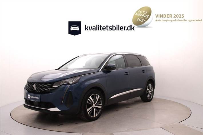 Blå Peugeot 5008 fra 2021 set udefra