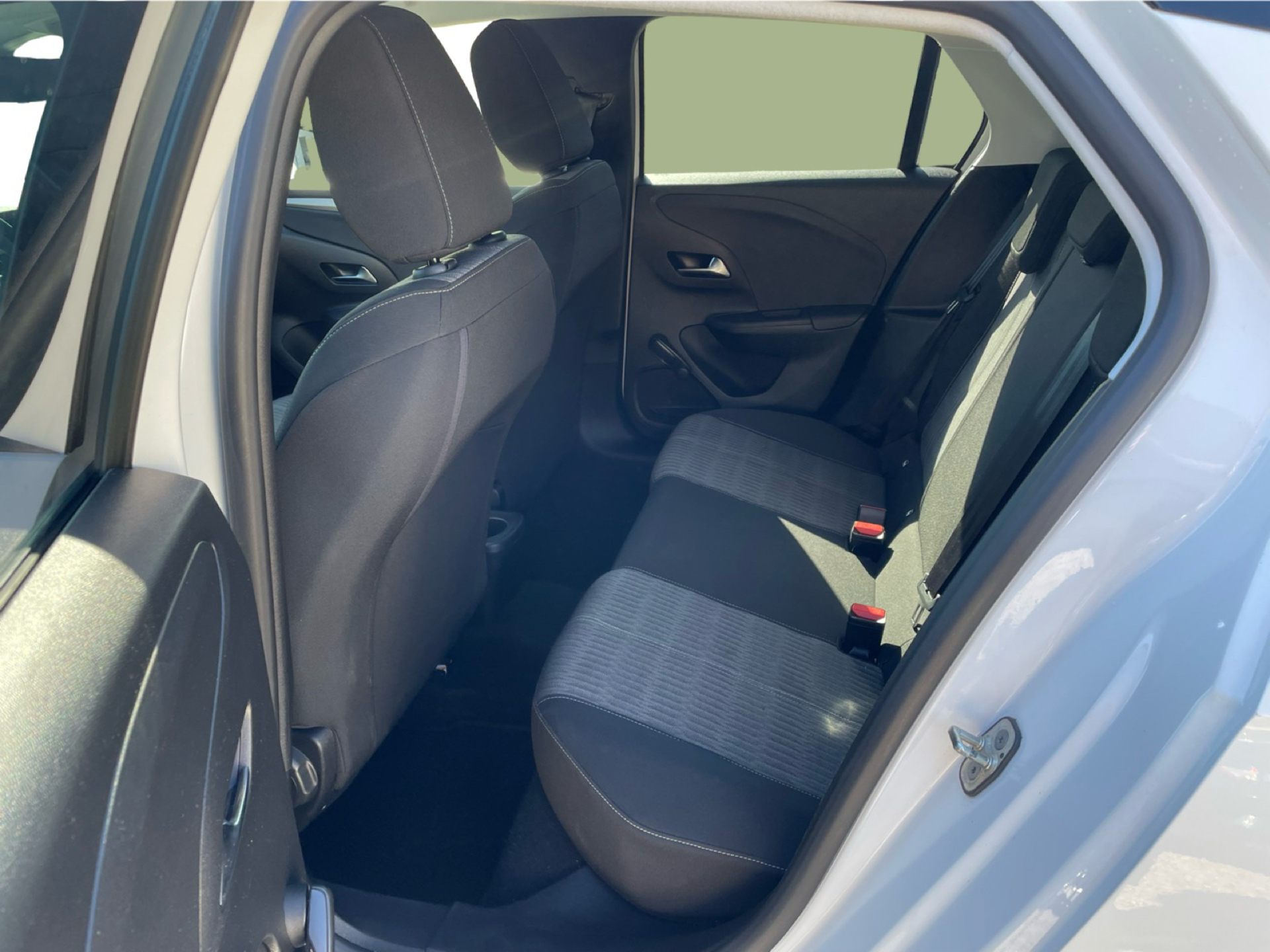 Hvid Opel Corsa fra 2020