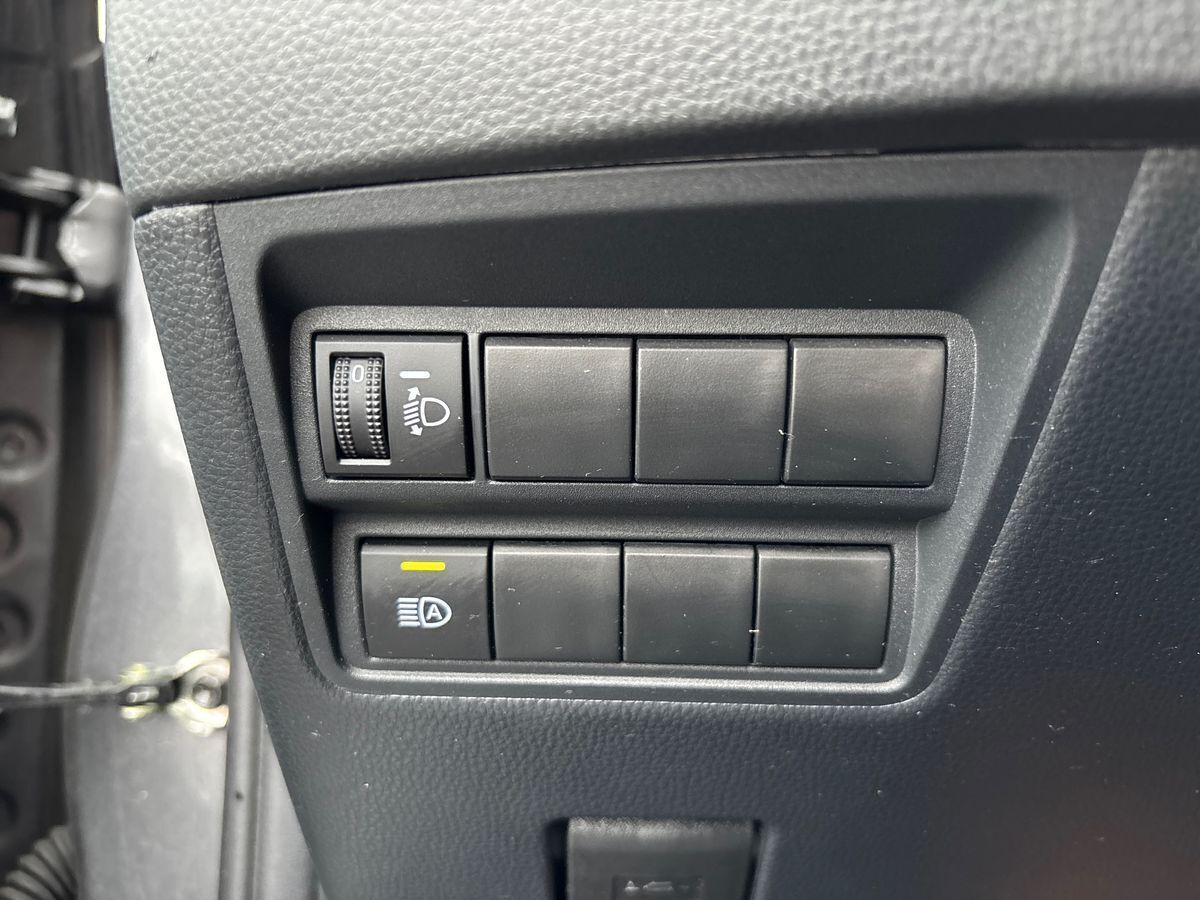 Sort Toyota Yaris fra 2022