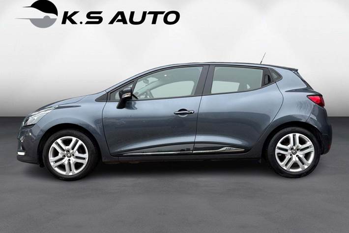 Grå Renault Clio IV fra 2019